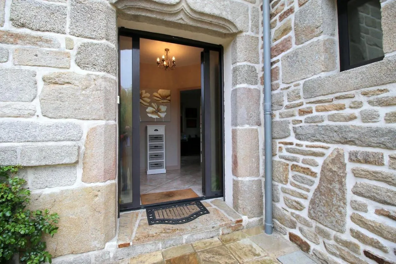 Domaine De Montloue - Relais Bien-Etre Hotel Mellac 0*,  France